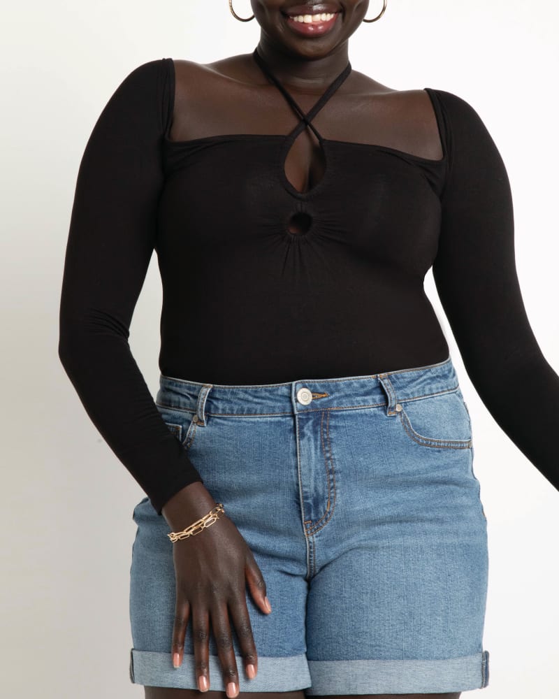 Front of a model wearing a size 14 Gianna Square Neck Top With Halter in Totally Black by ELOQUII. | dia_product_style_image_id:195639